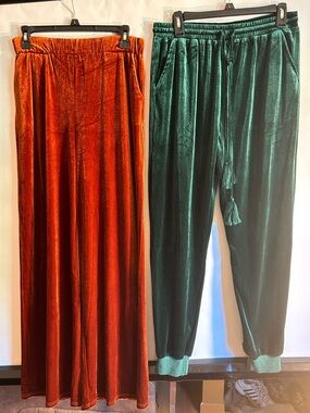 VADA WINTER LOT OF (2) VELVET PULLON JEWEL TONE GREEN AND RUST WOMEN’S PANTS S